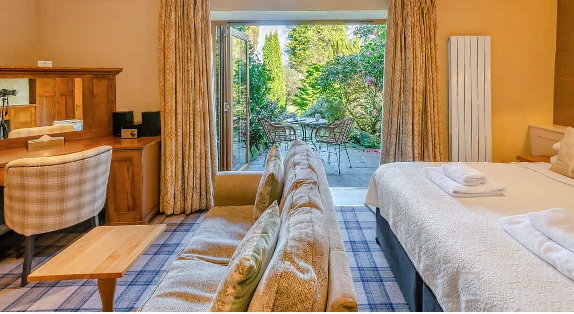 Rose How 1 self-catering with garden views 